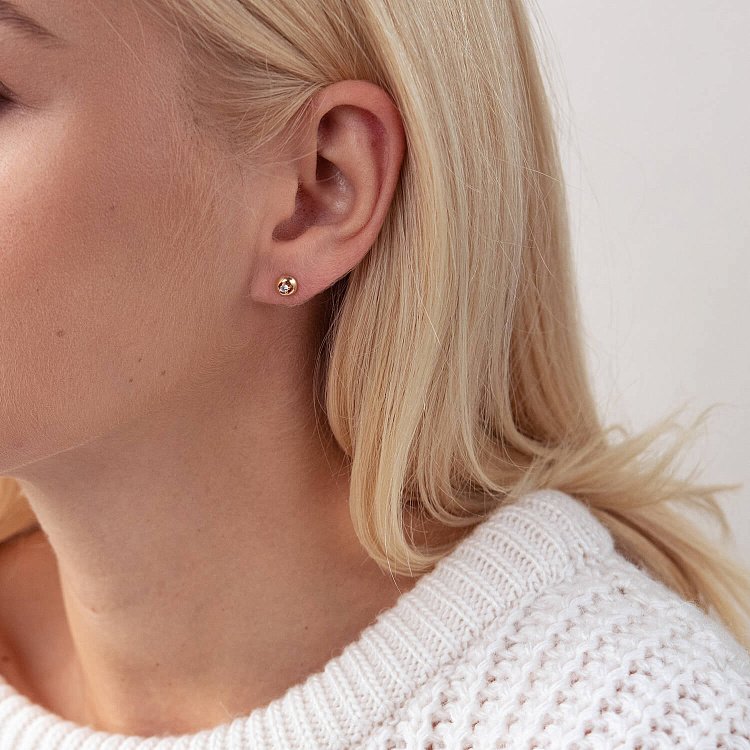 Золоті сережки-пусети з фіанітами с04946 від ювелірного магазину Онікс - 1