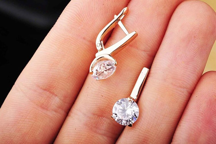 Сережки (фіаніт) с01121 від ювелірного магазину Онікс - 1