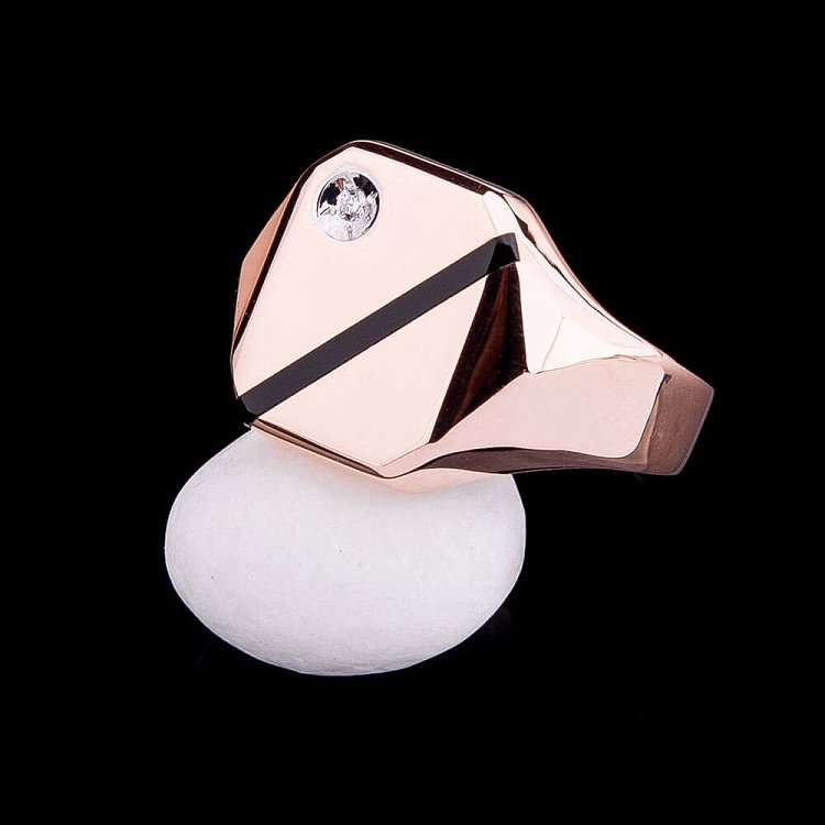 Золота печатка з оніксом і фіанітом к04381 від ювелірного магазину Онікс