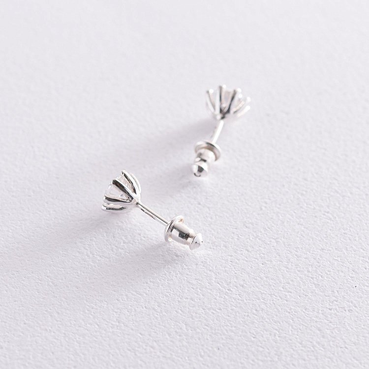 Срібні сережки-пусети з фіанітами 12618 від ювелірного магазину Онікс - 2