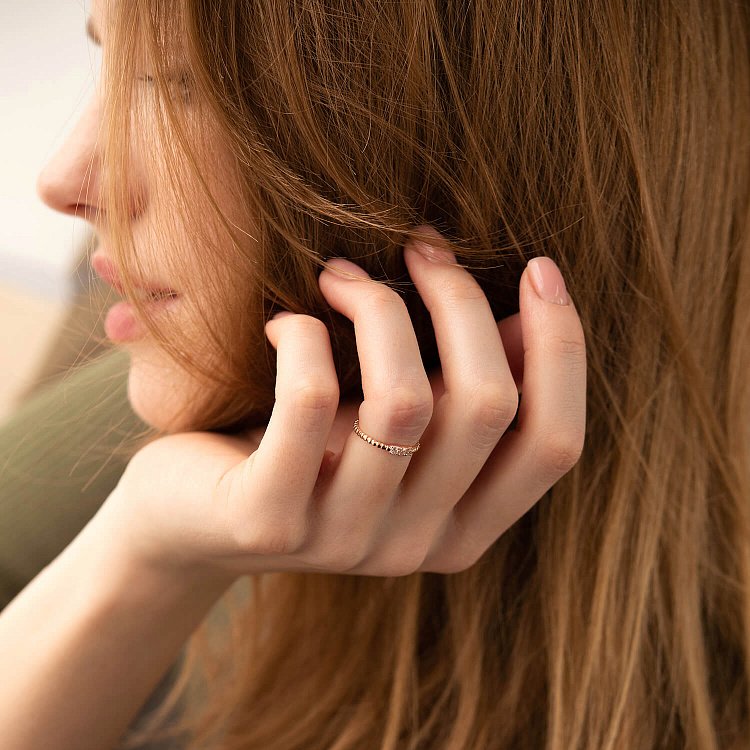 Шариковое кольцо "Мелоди" с фианитами (красное золото) к07418 от ювелирного магазина Оникс - 2