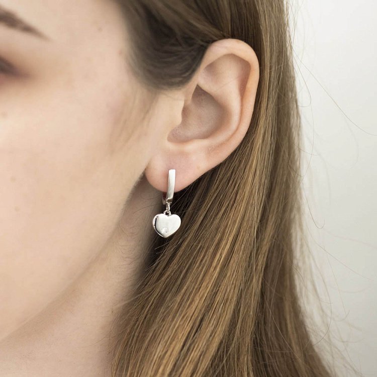 Серебряные серьги "Сердечки" с фианитами 122334 от ювелирного магазина Оникс - 3