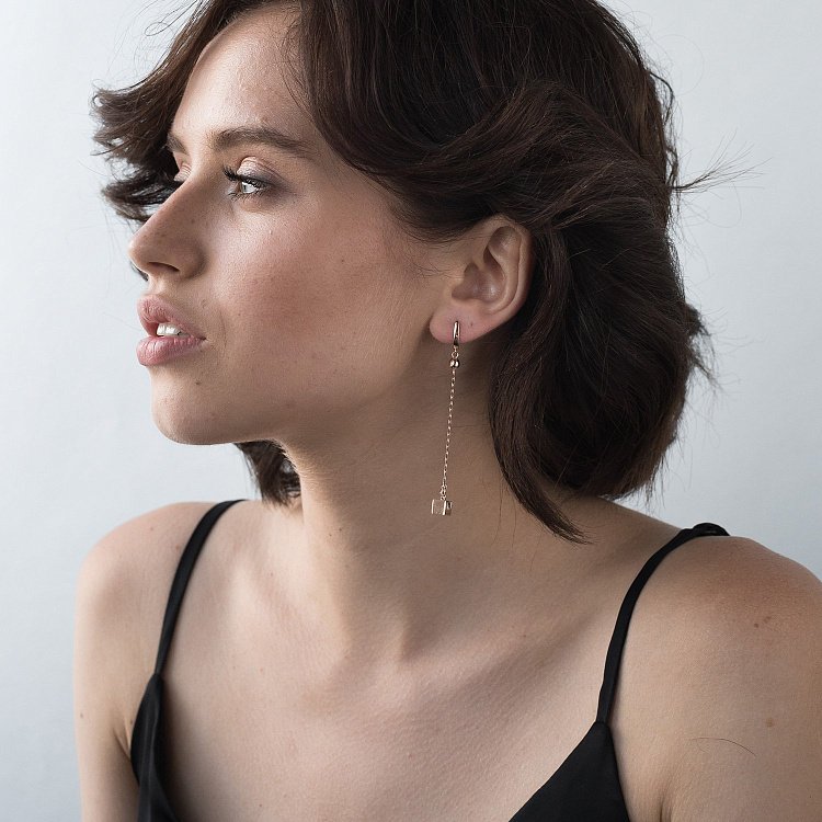 Золоті сережки з квадратиками с06303 від ювелірного магазину Онікс - 1