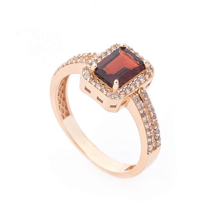 Золота каблучка з піропом (гранатом) і фіанітами к05085 від ювелірного магазину Онікс