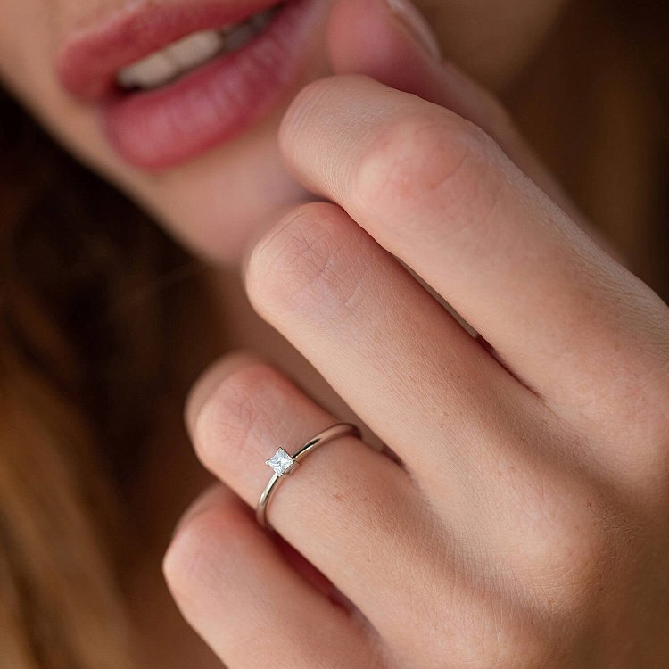 Помолвочное золотое кольцо с бриллиантом 221071121 - 6 Помолвочное золотое кольцо с бриллиантом 221071121 от ювелирного магазина Оникс - 6