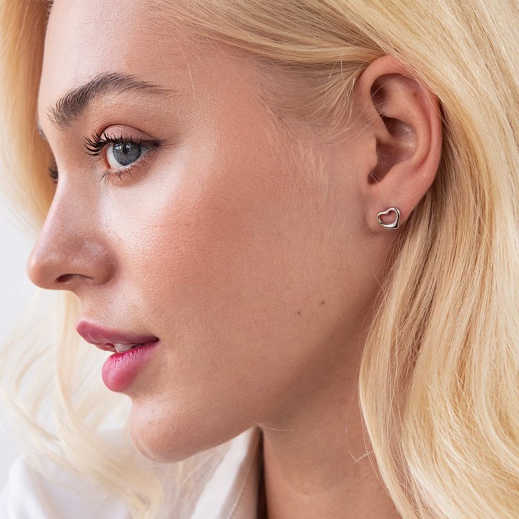 Серьги - пусеты "Сердечки" в белом золоте с07659 от ювелирного магазина Оникс - 1