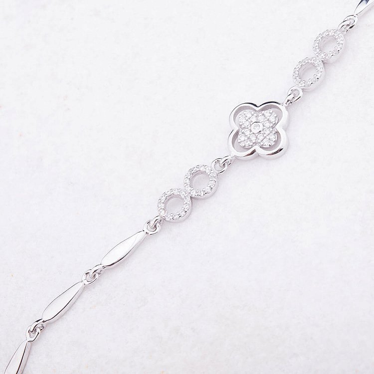 Срібний браслет "Конюшина" з фіанітами 14899 від ювелірного магазину Онікс