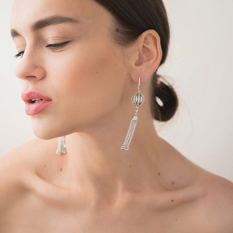 Срібні сережки з фіанітами 121746 від ювелірного магазину Онікс - 1