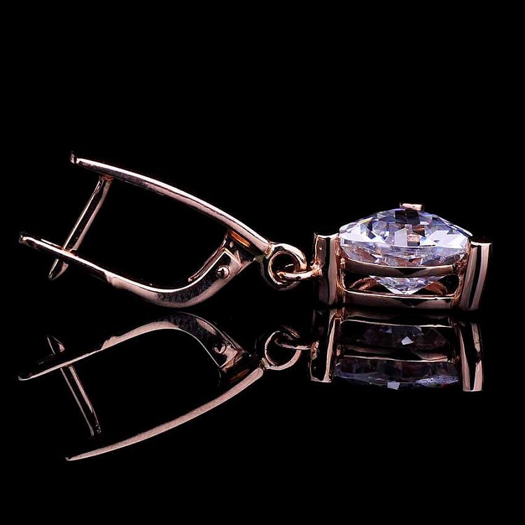 Золотые сережки с фианитами с02358 от ювелирного магазина Оникс - 1