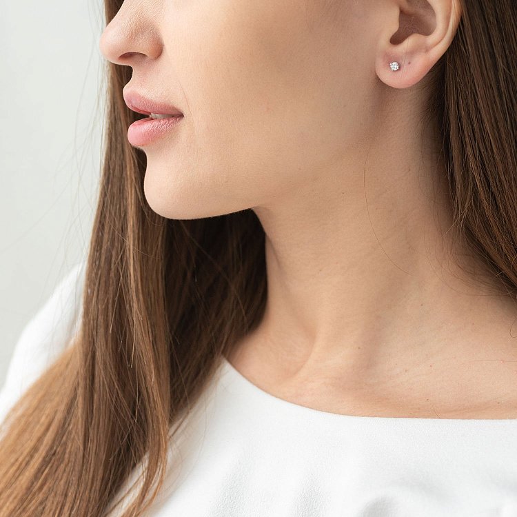 Золотые серьги-пусеты (бриллиант) сб0220ri от ювелирного магазина Оникс - 1