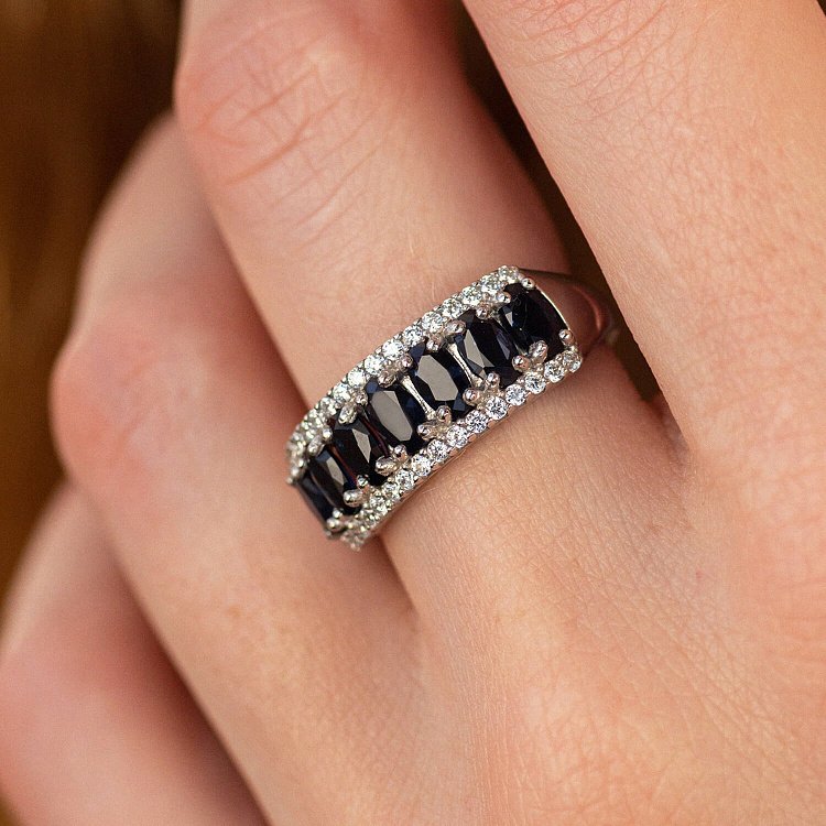 Срібна каблучка з синт. сапфірами та фіанітами 1823/1р-NSPH від ювелірного магазину Онікс - 1