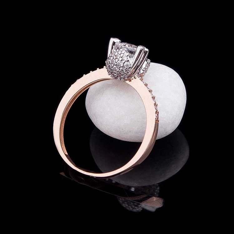 Золота заручальна каблучка з фіанітами к04587 від ювелірного магазину Онікс - 2