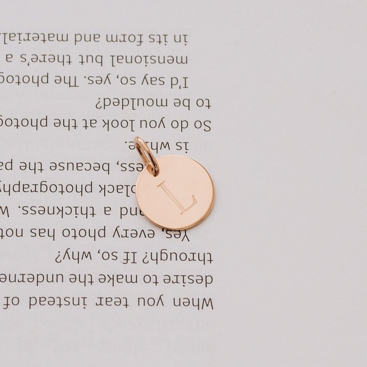 Кулон для гравіювання в червоному золоті "Літера" (17 мм) п03611б від ювелірного магазину Онікс - 5