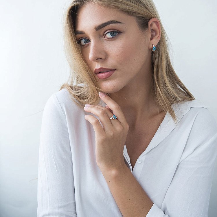 Золотое кольцо (голубой топаз, фианиты) к04642 от ювелирного магазина Оникс - 4