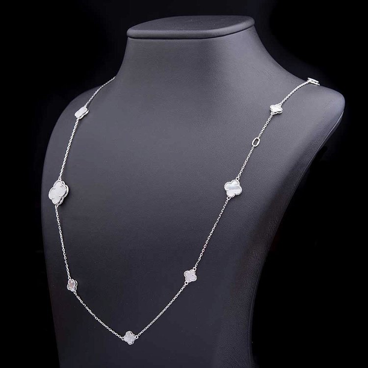 Срібне кольє "Конюшина" з перламутром 18169 від ювелірного магазину Онікс