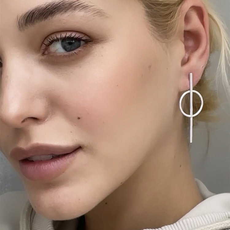 Серебряные серьги - пусеты "Баланс" 123038 от ювелирного магазина Оникс - 7