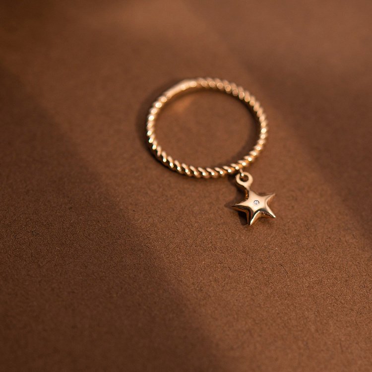 Золота каблучка "Зірка" (фіаніт) к06120 від ювелірного магазину Онікс - 4