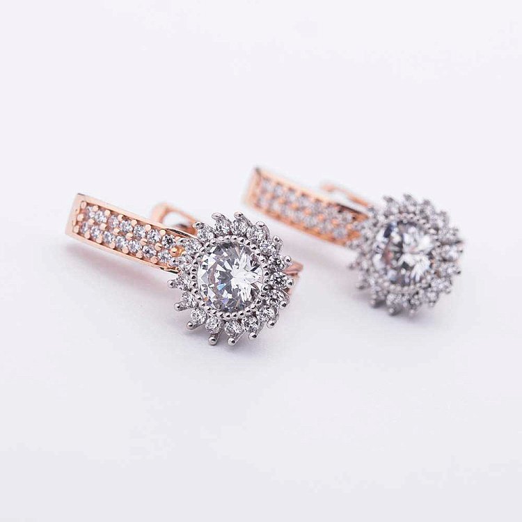 Золотые серьги с фианитами с04131 от ювелирного магазина Оникс - 2