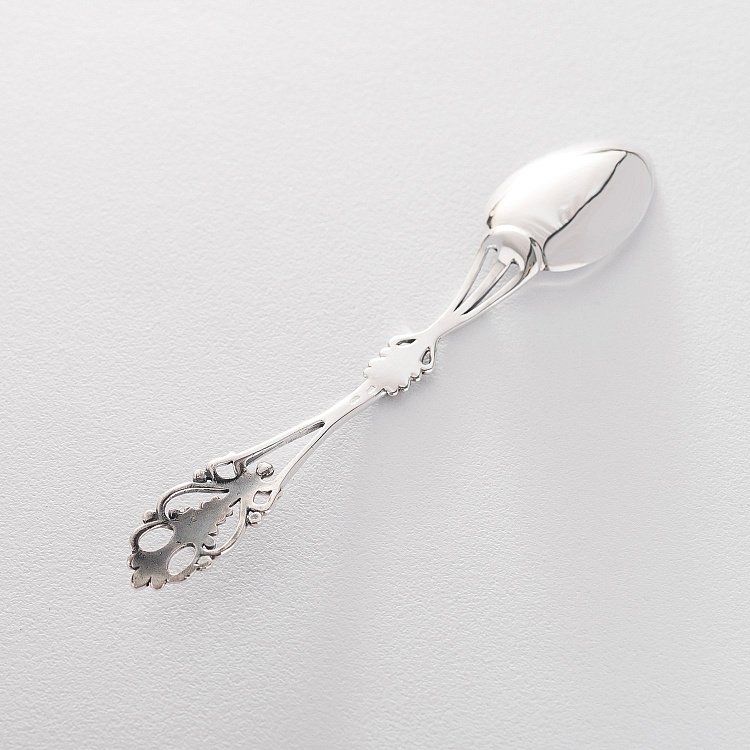 Серебряная ложка с узором 24001 от ювелирного магазина Оникс - 1