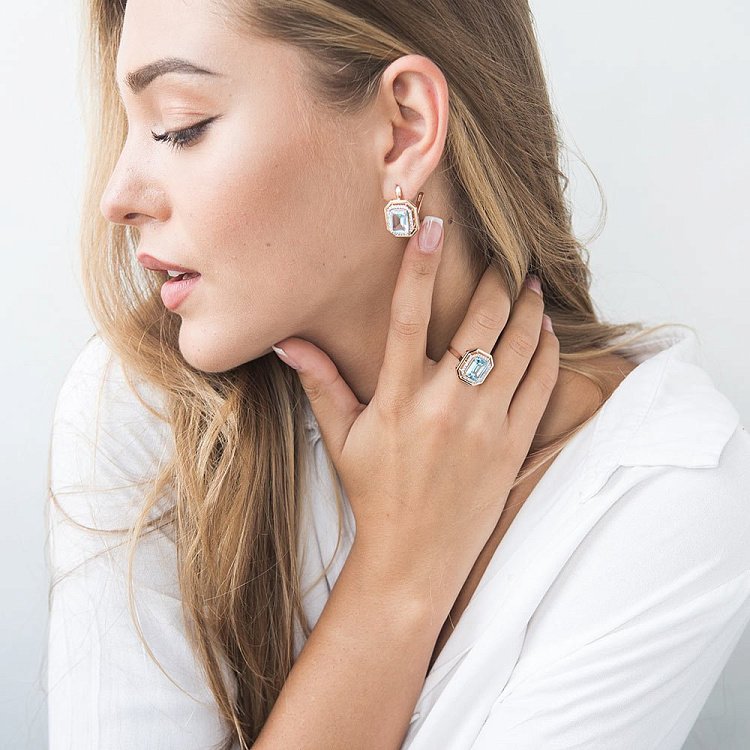 Сережки золоті з блакитним топазом і фіанітами с03117 від ювелірного магазину Онікс - 1