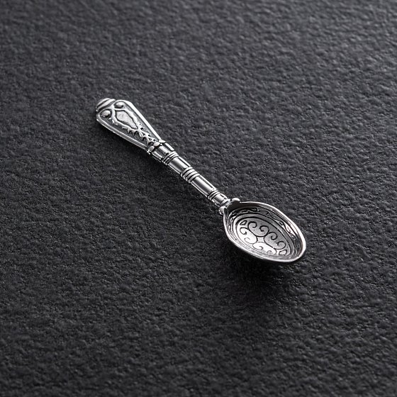 Срібна сувенірна ложка з візерунком (чорніння) 23481