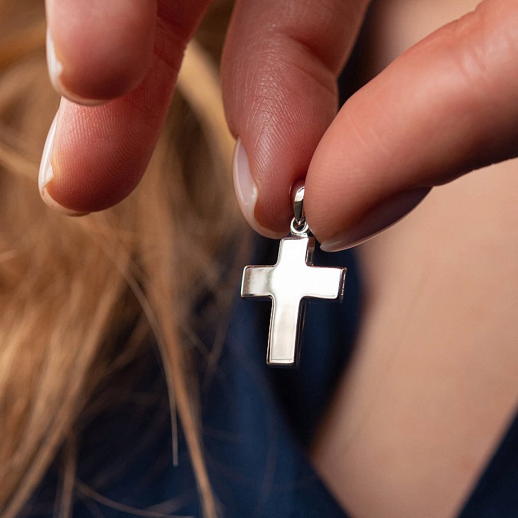 Крестик в белом золоте п03753 от ювелирного магазина Оникс - 1