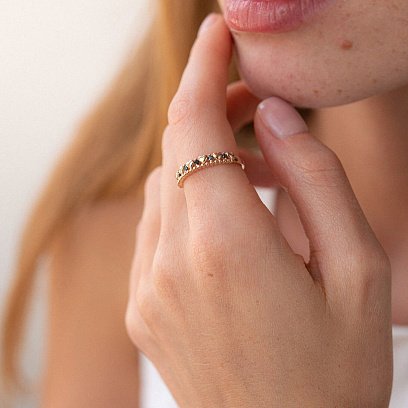 Золотое кольцо "Сердечки" с черными фианитами к07046 №4