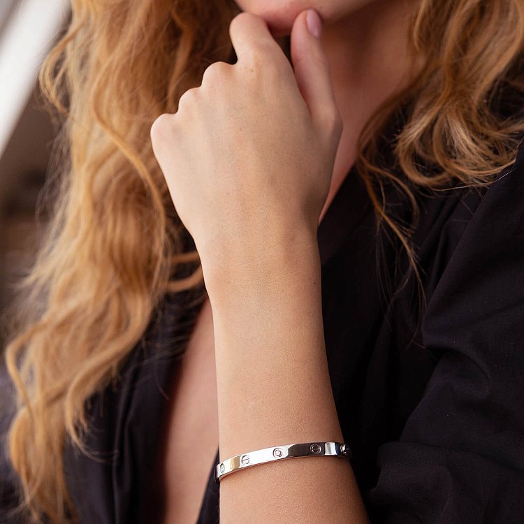 Жесткий золотой браслет "Love" (бриллианты) бб0031 - 5 Жесткий золотой браслет "Love" (бриллианты) бб0031 от ювелирного магазина Оникс - 5