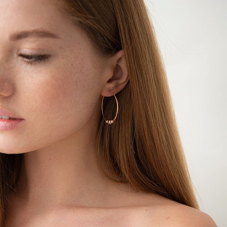 Золоті сережки-кільця з кульками с07784 від ювелірного магазину Онікс - 2