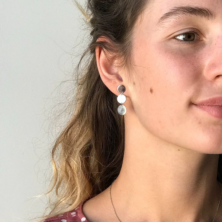 Срібні сережки-пусети 122481 від ювелірного магазину Онікс - 2