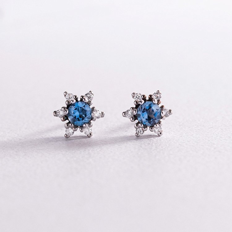 Золотые серьги - пусеты (топаз "Лондон голубой", фианиты) с01925 от ювелирного магазина Оникс