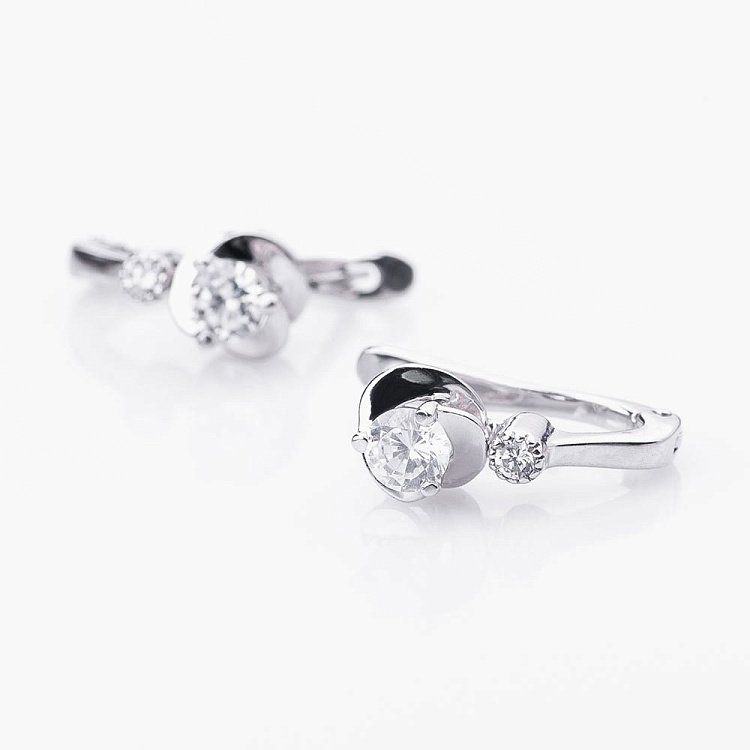 Золотые серьги с фианитами с04657 от ювелирного магазина Оникс - 2