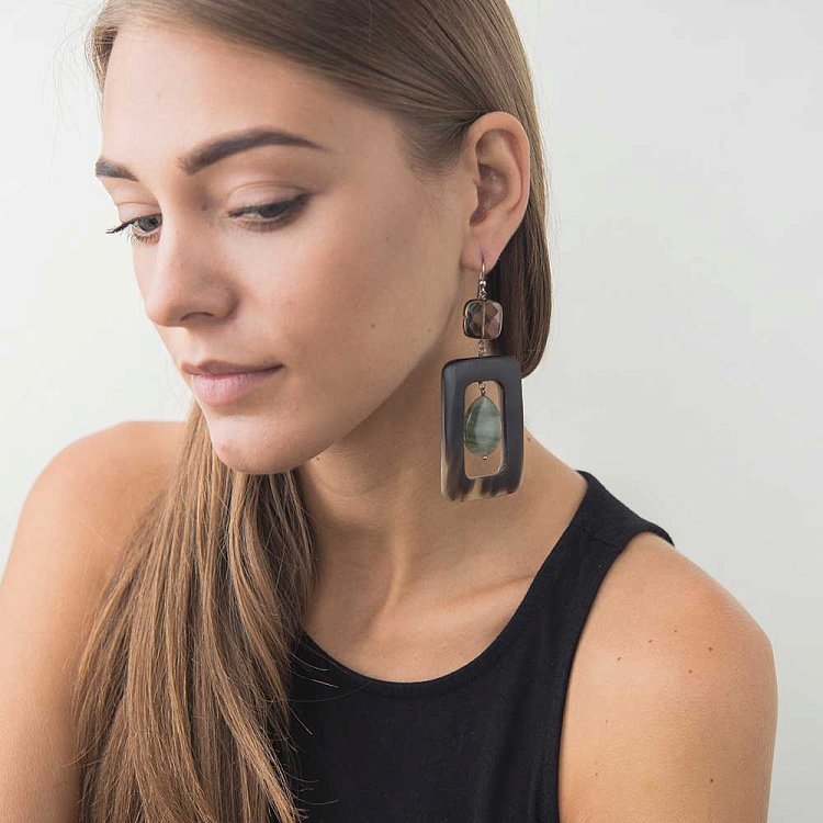 Сережки з агатом, кварцом димчастим і слоновою кісткою с318с24 Сережки з агатом, кварцом димчастим і слоновою кісткою с318с24 від ювелірного магазину Онікс