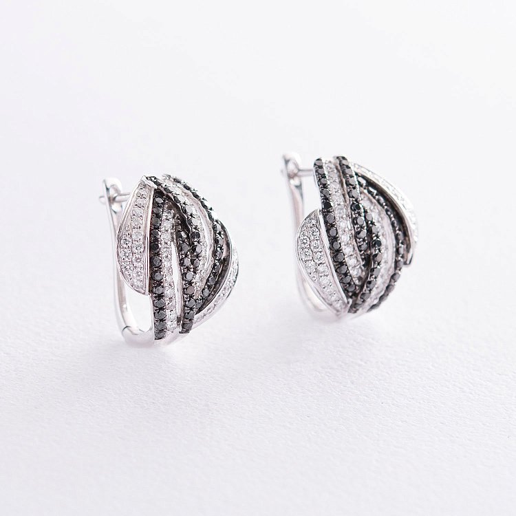 Золотые серьги с черными и белыми бриллиантами с723A1 от ювелирного магазина Оникс