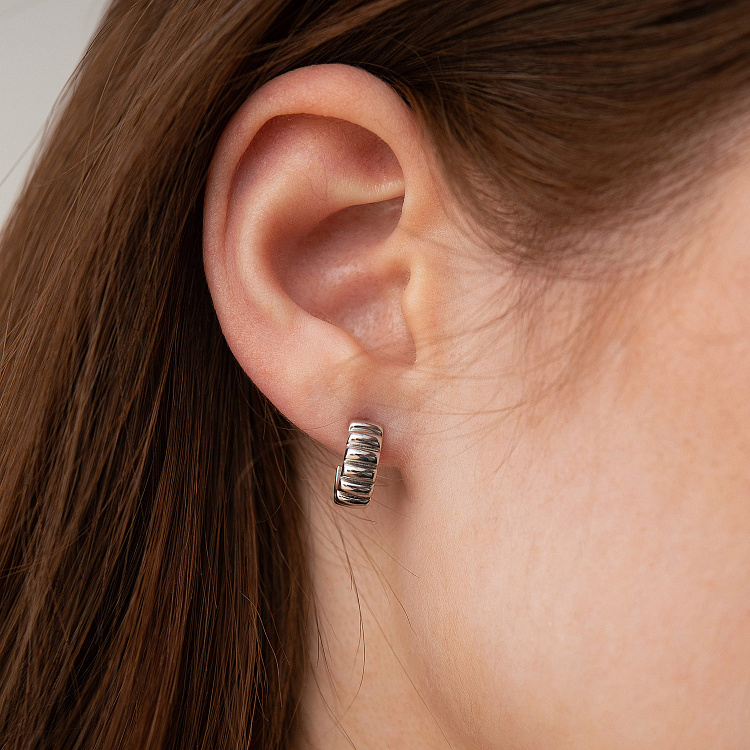 Срібні сережки - пусети "Darcy" 7312 від ювелірного магазину Онікс - 1