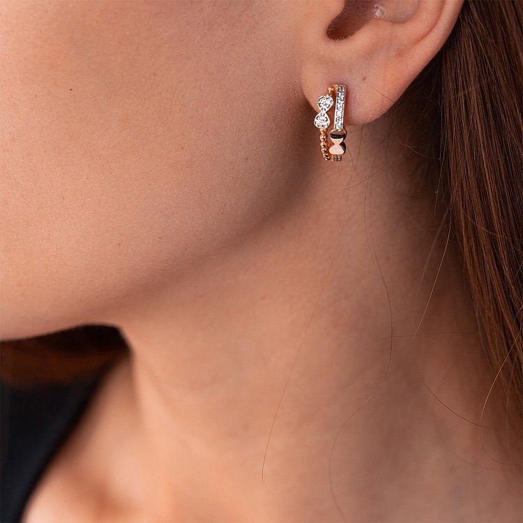 Золотые серьги "Бантики" с фианитами с04910 от ювелирного магазина Оникс - 3