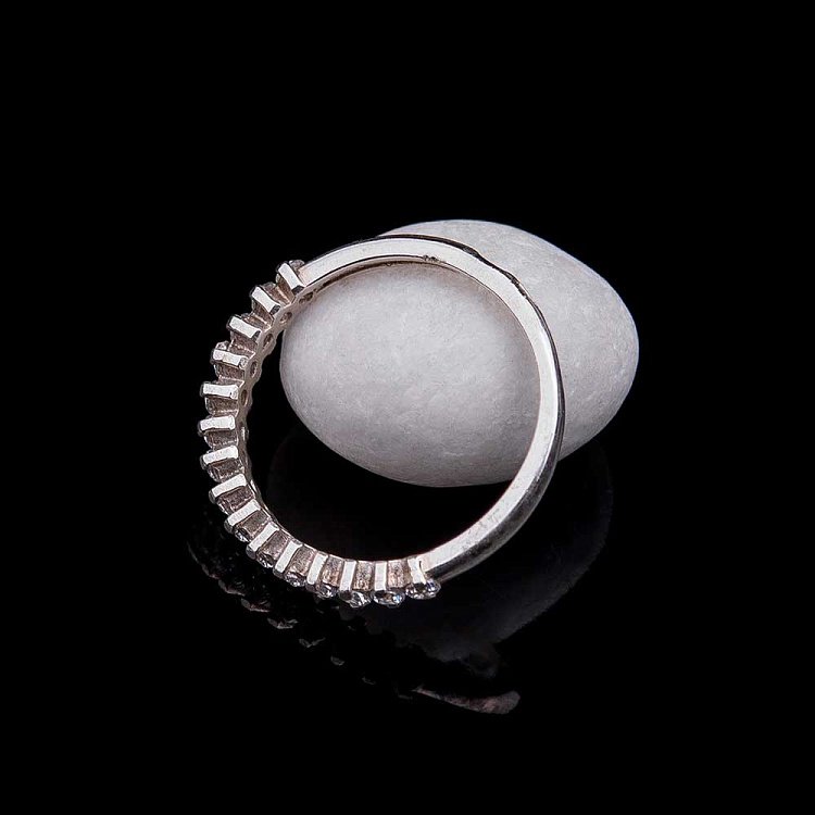 Серебряное кольцо с фианитами 111034 от ювелирного магазина Оникс - 1