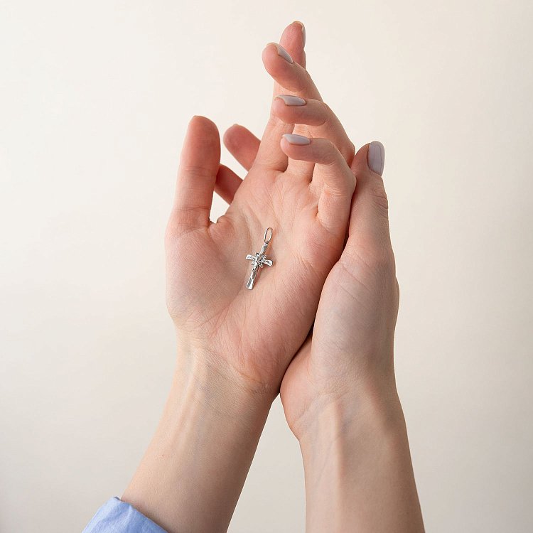 Хрестик в білому золоті (фіаніти) п01817 від ювелірного магазину Онікс - 1