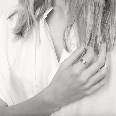 Серебряное кольцо с гравировкой 112139г №2