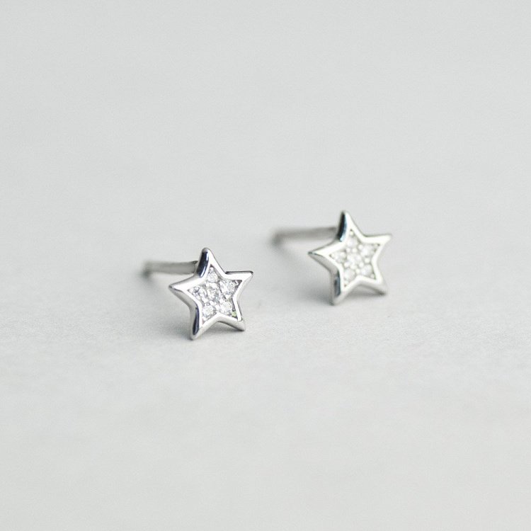 Срібні дитячі сережки-гвоздики "Зірочки" з фіанітами 122354 від ювелірного магазину Онікс