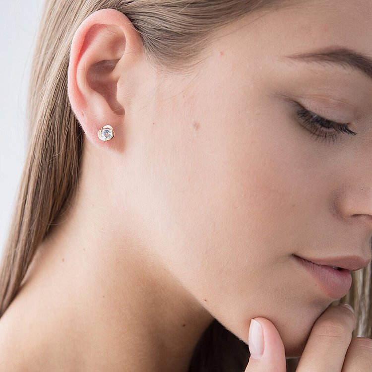 Золотые серьги-пусеты с голубым топазом с01797 от ювелирного магазина Оникс