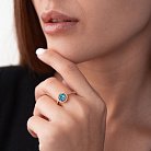 Золотое кольцо с голубым топазом и фианитами к04626 от ювелирного магазина Оникс - 2