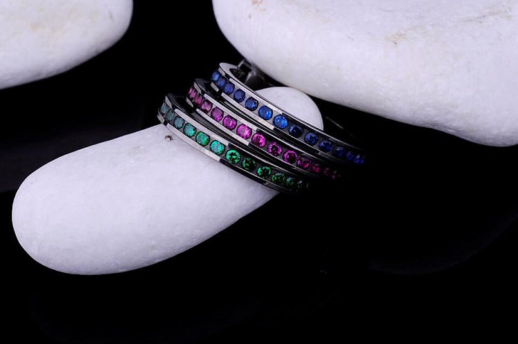 Оксидированное тройное кольцо с цветными фианитами к02637 от ювелирного магазина Оникс - 1