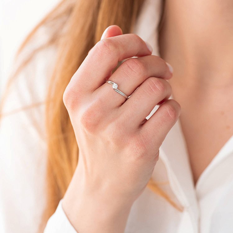 Помолвочное золотое кольцо с бриллиантом 23931121 от ювелирного магазина Оникс - 3