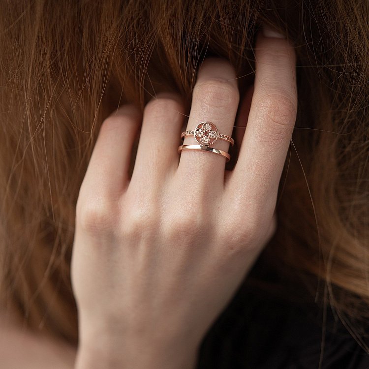 Каблучка "Конюшина" в червоному золоті (фіаніти) к07350 від ювелірного магазину Онікс - 3