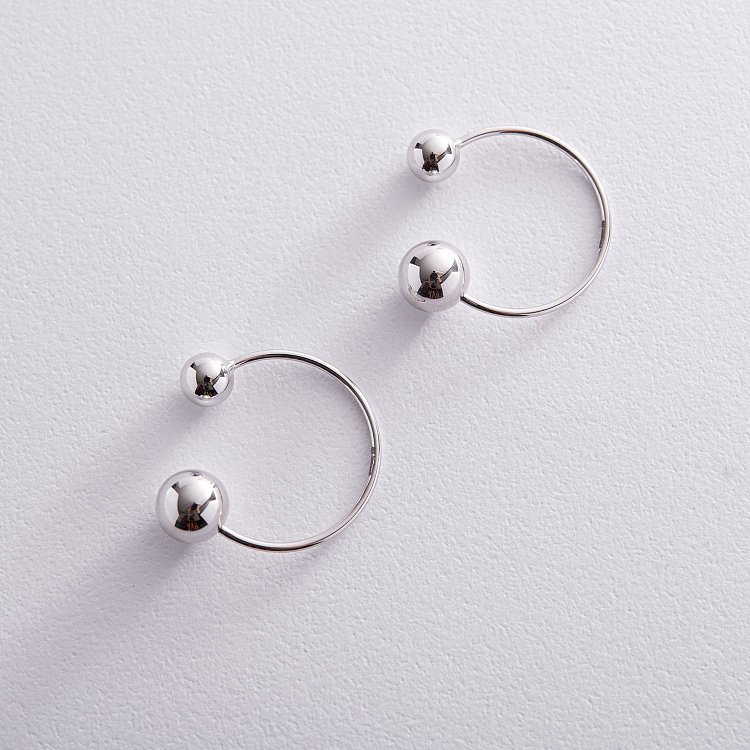 Серьги "Хельга" с шариками (белое золото) с08235 от ювелирного магазина Оникс