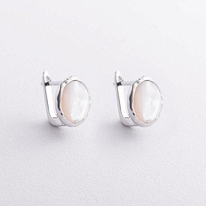 Срібні сережки з перламутром на англійській застібці 123536