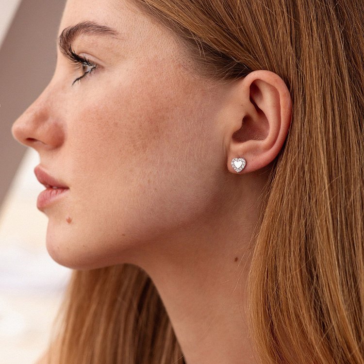 Сережки - пусети "Сердечки" з фіанітами (біле золото) с08111 від ювелірного магазину Онікс - 3