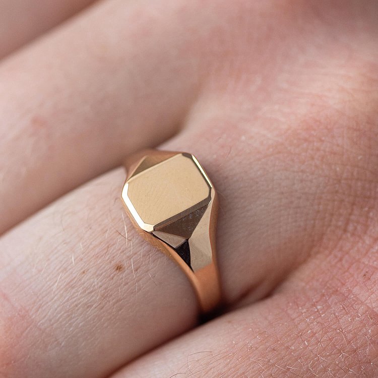 Чоловіча золота печатка к08227 від ювелірного магазину Онікс - 3