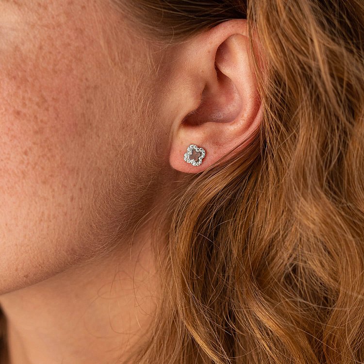 Золотые серьги-гвоздики "Клевер" (фианит) с06180 от ювелирного магазина Оникс - 3